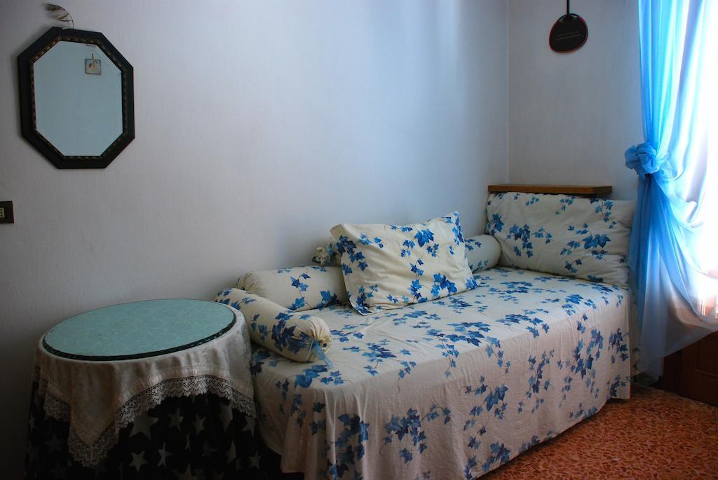 Bed And Breakfast Il Girasole Lamporecchio Habitación foto