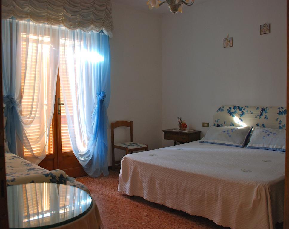 Bed And Breakfast Il Girasole Lamporecchio Habitación foto